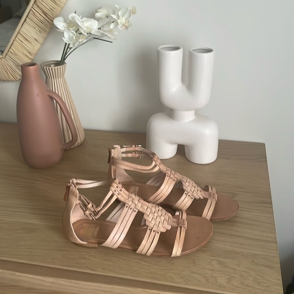 ♥️⭐️♥️⭐️ Blush leather sandals from Dolce Vita - Picture 1 of 3